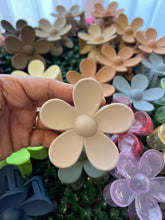 Load image into Gallery viewer, Large Flower Clips
