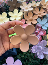 Load image into Gallery viewer, Large Flower Clips