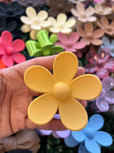 Load image into Gallery viewer, Large Flower Clips