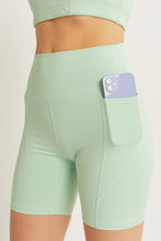 Load image into Gallery viewer, Activewear Leggings Shorts Seam Detail
