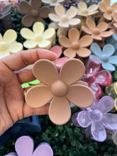 Load image into Gallery viewer, Large Flower Clips
