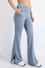 Load image into Gallery viewer, V WAIST FLARED YOGA PANTS WITH POCKETS
