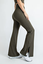 Load image into Gallery viewer, V WAIST FLARED YOGA PANTS WITH POCKETS
