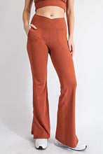 Load image into Gallery viewer, V WAIST FLARED YOGA PANTS WITH POCKETS
