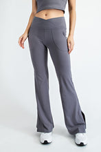 Load image into Gallery viewer, PLUS SIZE V WAIST FLARED YOGA PANTS WITH POCKETS
