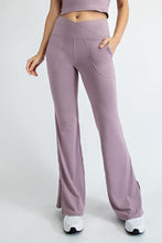Load image into Gallery viewer, PLUS SIZE V WAIST FLARED YOGA PANTS WITH POCKETS
