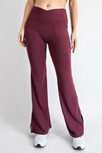 Load image into Gallery viewer, V WAIST FLARED YOGA PANTS WITH POCKETS
