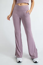 Load image into Gallery viewer, V WAIST FLARED YOGA PANTS WITH POCKETS
